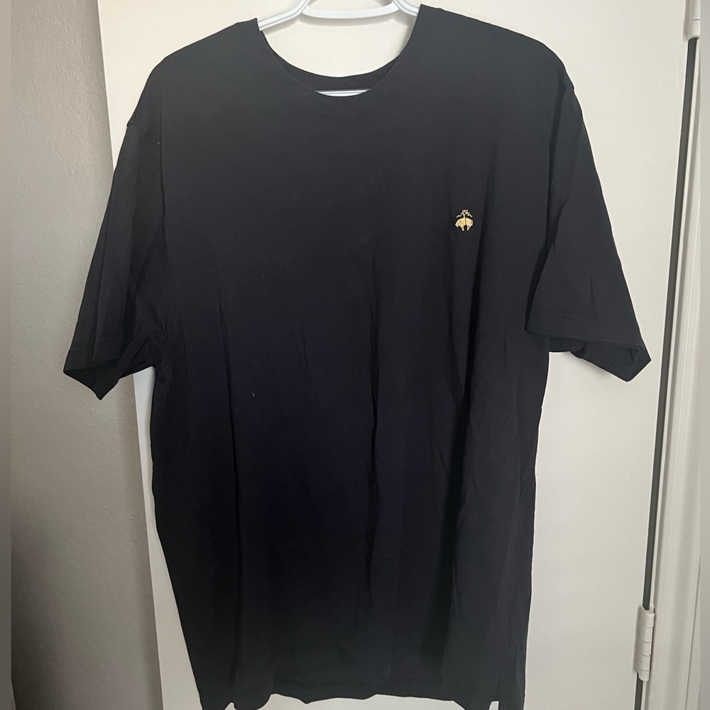 Black brooks brother tee shirt